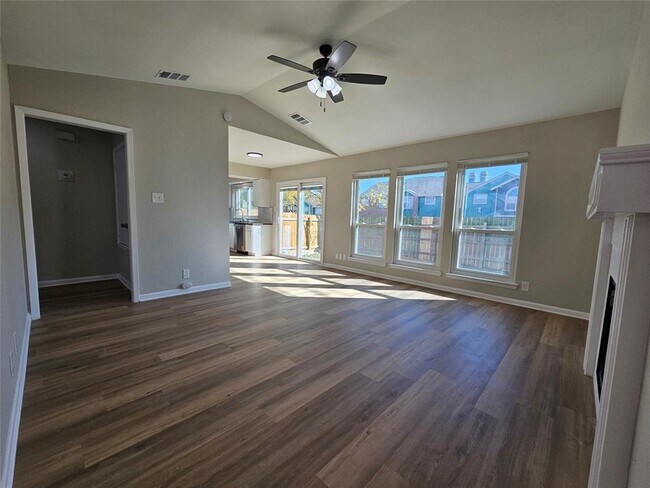 Foto del edificio - 1416 Hyridge Cir