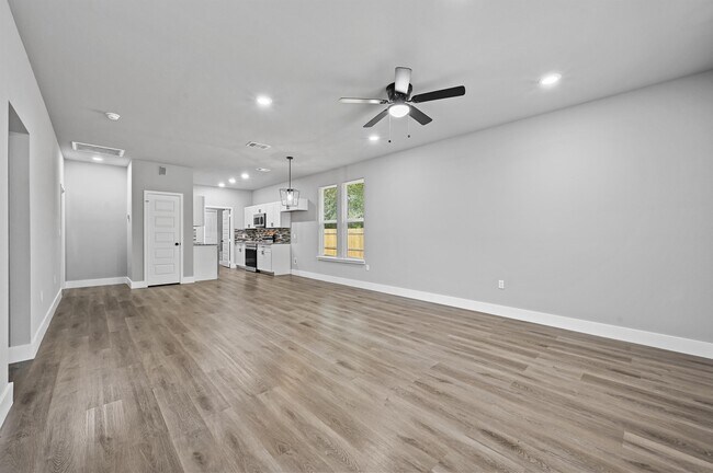 Building Photo - 6147 Shawnee Dr