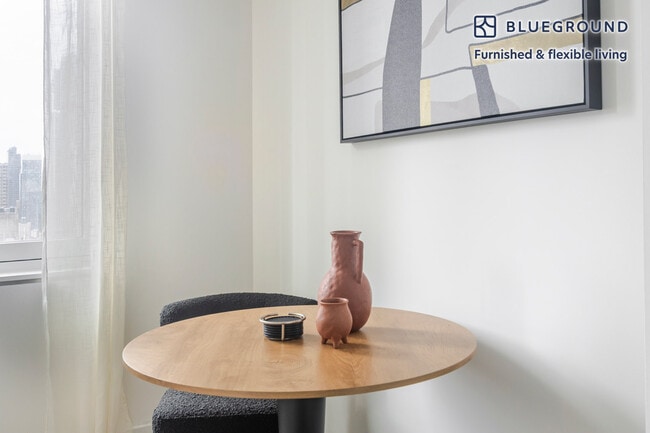 Building Photo - 70 W 45th St