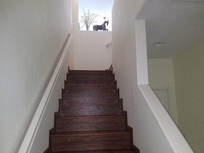 Foto del edificio - 2 Bedroom with an office!!