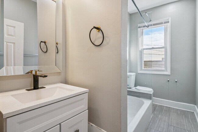 Foto del edificio - 1243 Washington Blvd