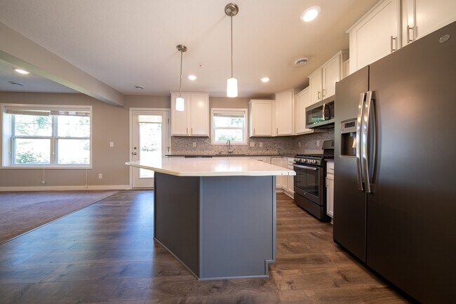 Foto del edificio - 5874 Royalton Rd NE