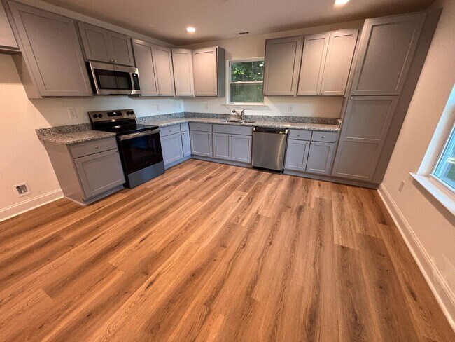 Foto del edificio - 3 Bedrooms, 2 Bathrooms - NEW CONSTRUCTION...