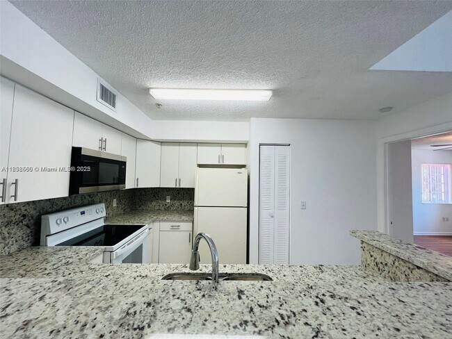 Foto del edificio - 2081 Renaissance Blvd