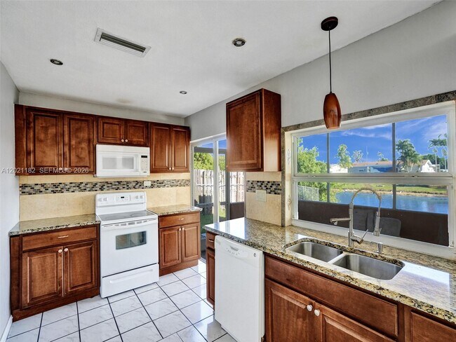 Foto del edificio - 8550 NW 27th Pl