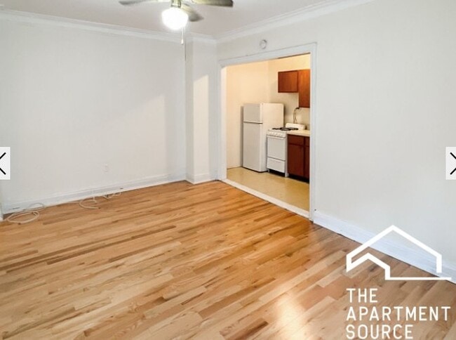 Building Photo - 542 W Briar Pl