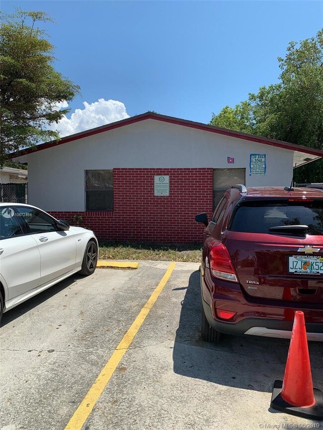 Foto del edificio - 220 NW 12th Ct