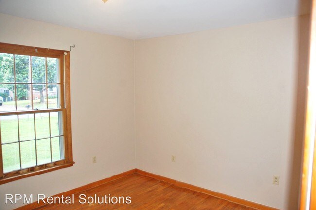 Building Photo - 2 br, 1 bath Apartment - 1509 Lakeshore Drive