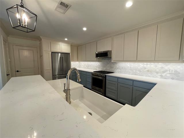 Building Photo - 5226 Pensacola Dr