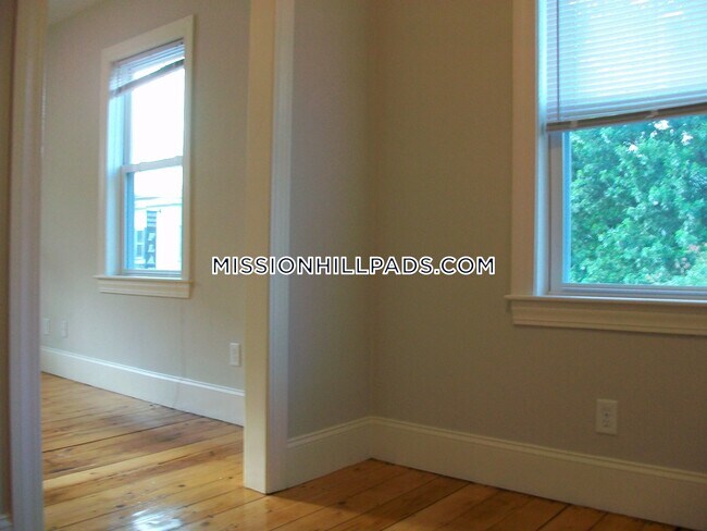 Foto del edificio - 1594 Tremont St
