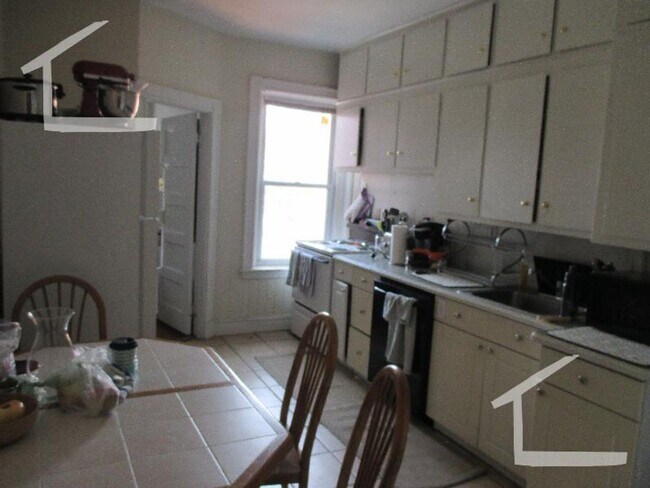 Building Photo - Coolidge Corner Area, Heat, Hot Water Incl...