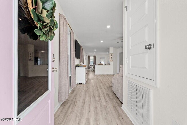 Foto del edificio - 6587 Kettles St