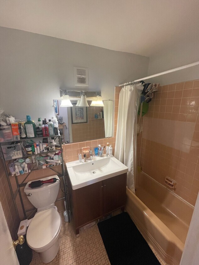 Building Photo - 910 Beacon St