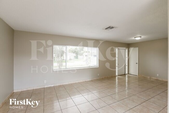 Foto del edificio - 6621 Pebble Beach
