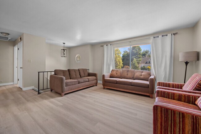 Building Photo - 455 E 400 N