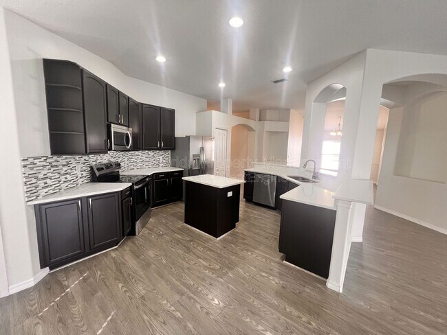 Foto del edificio - 3930 Lakeside Reserve Ln