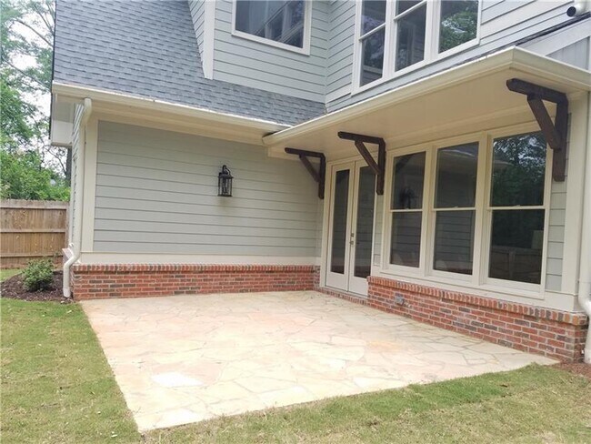 Foto del edificio - 1283 N Druid Hills Rd NE