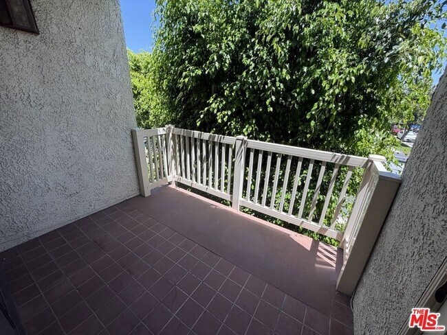 Foto del edificio - 14315 Riverside Dr