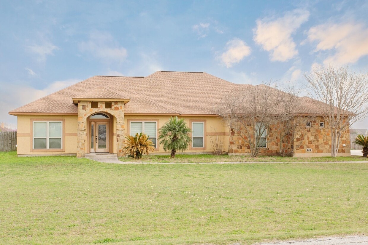 Primary Photo - Beautiful 4 Bedroom Rental Home in Lytle, ...