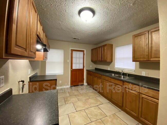 Building Photo - 1591 Echles St