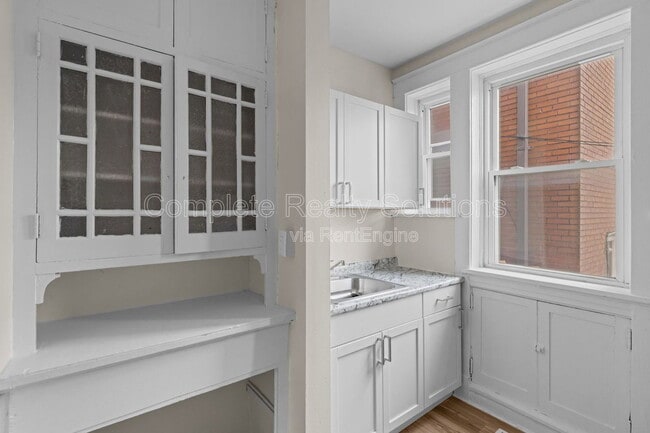 Building Photo - 4301 S 38th St