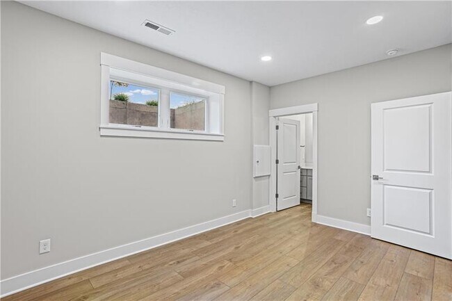 Building Photo - 1607 Grandview Ave