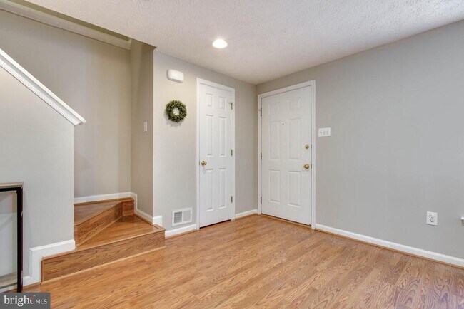 Foto del edificio - 8117 Ellen Way