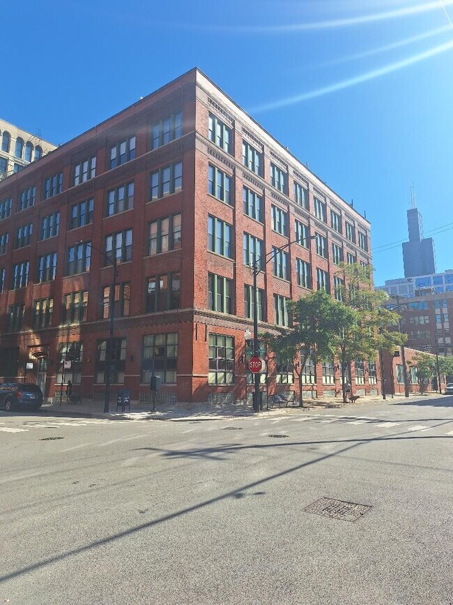 Building Photo - 331 S Peoria St