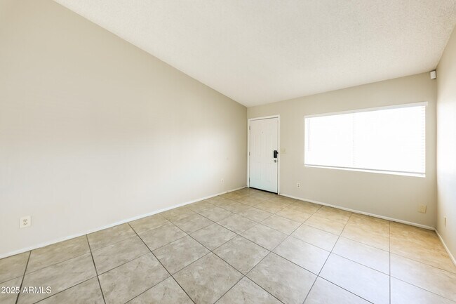 Foto del edificio - 10831 West Campbell Ave
