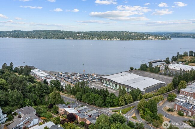 Foto del edificio - 7747 Sand Point Way NE