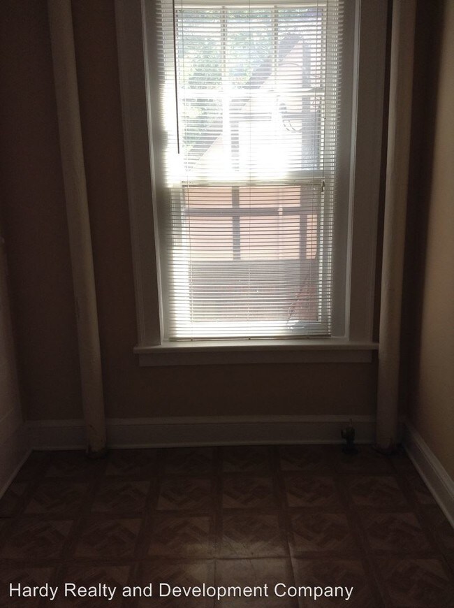 Building Photo - 313 E 2nd Ave