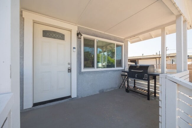 Building Photo - Spacious 3-Bedroom Upgraded Attached Home ...