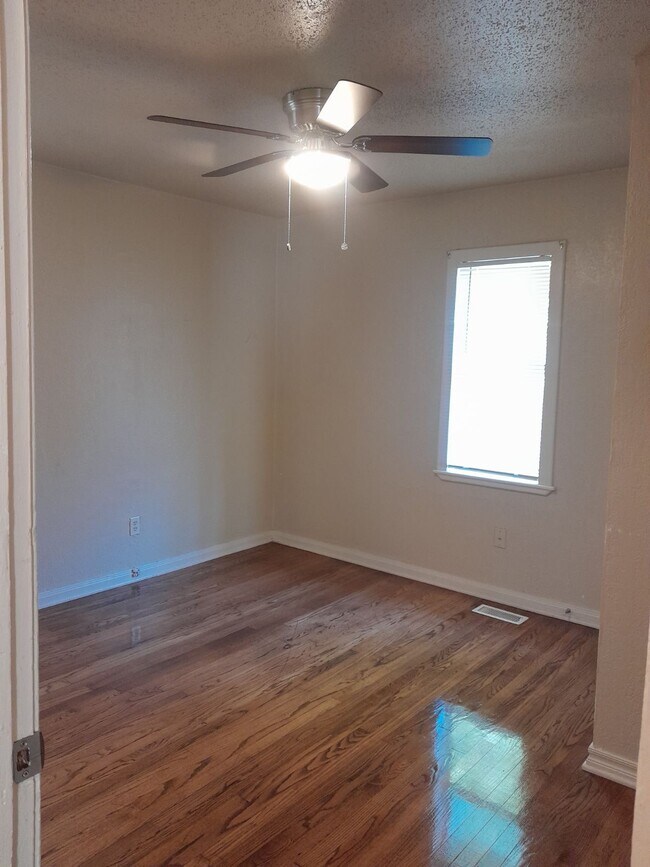 Building Photo - 3920 Mallard Dr