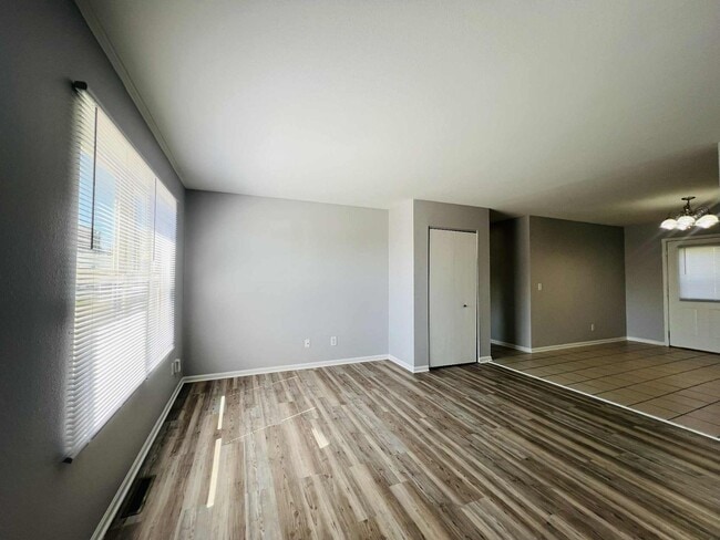 Building Photo - KHR-2708-48-S