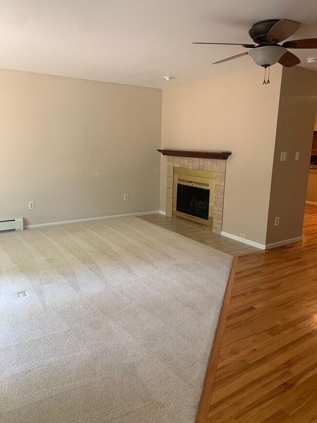 Building Photo - 2 BEDROOM, 3.5 BATHROOM TOWNHOME WITH 2 CA...