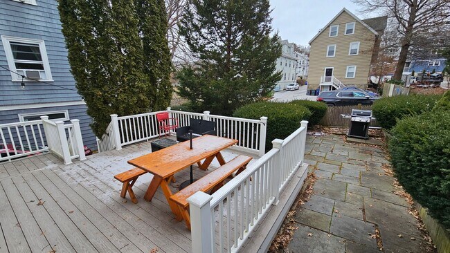 Building Photo - $1k Rebate Promo! Entire HOUSE great for BC Students!  XL Basement.  Laundry in Unit