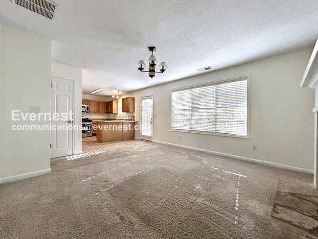 Building Photo - 4 Bed/3.5 Bath Home with Attached Garage /...