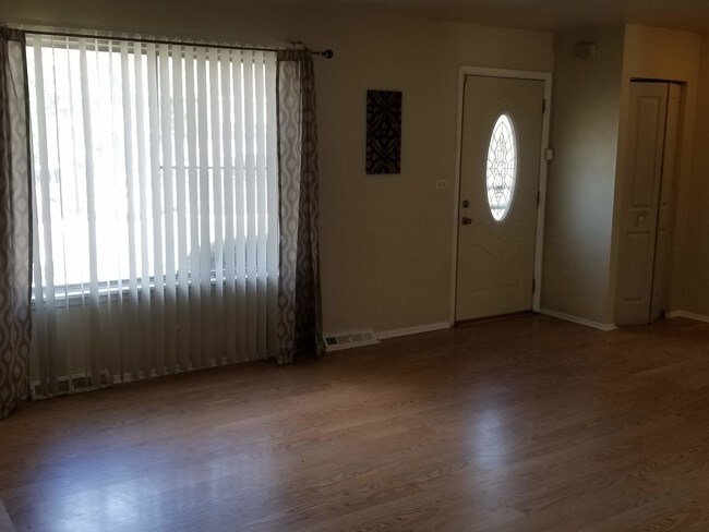 Living room - 2034 Lioncrest Dr