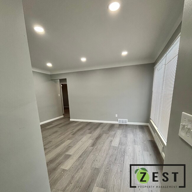 Building Photo - GORGEOUS 3 BD 1.5 BATH HOME!