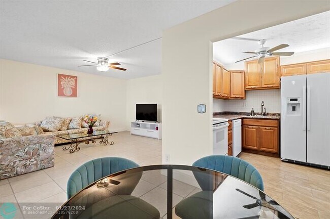 Building Photo - 347 Normandy Ln