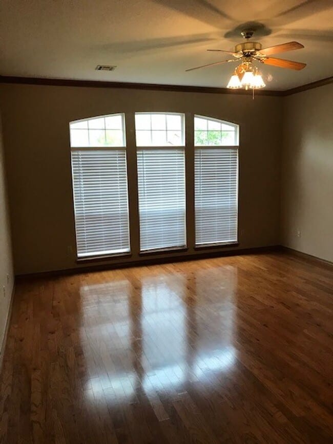 Building Photo - 3 Bedroom 2 Bath in West Norman