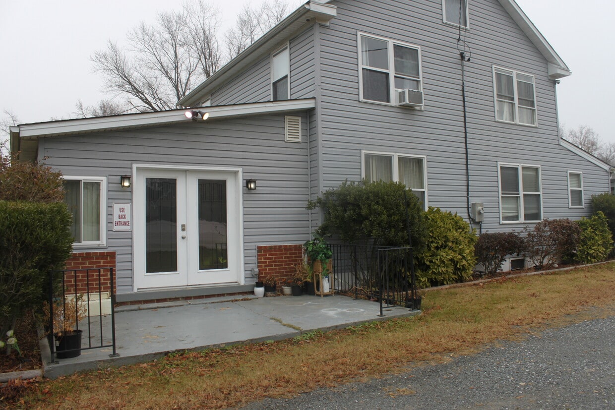 Foto principal - 6213 Shady Side Rd