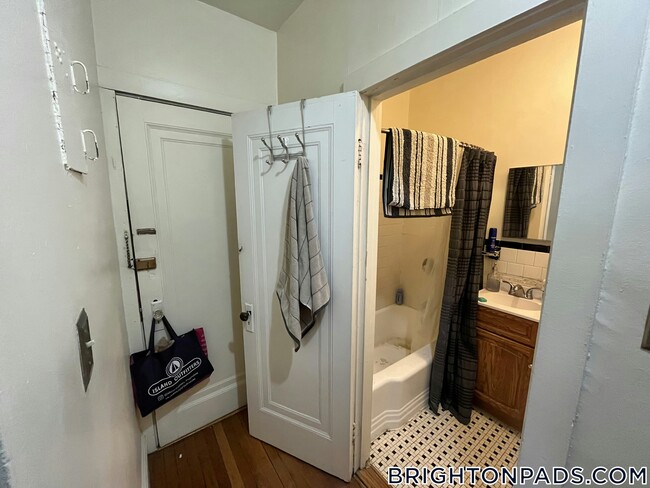 Foto del edificio - 70 Strathmore Rd