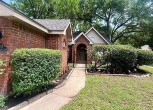 Building Photo - 9602 Top Gallant Ct