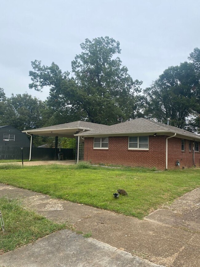 Foto del edificio - Spacious 4-Bedroom Home in Memphis-Perfect...