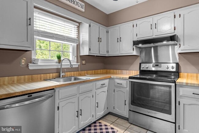 Building Photo - 435 N Mt Vernon Cir