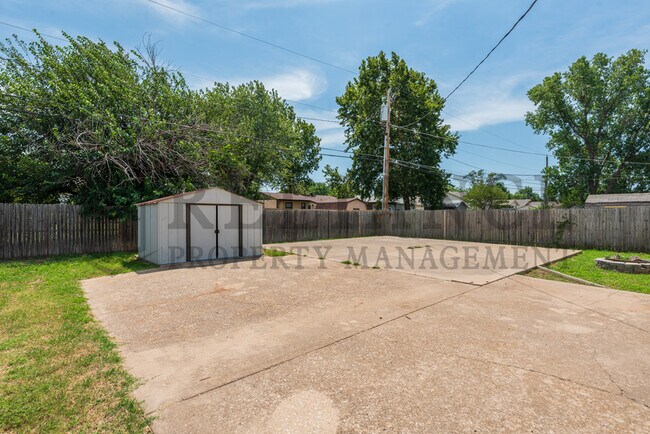 Foto del edificio - 4642 S vine Ave