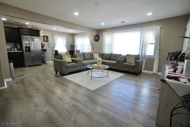 Foto del edificio - 509 Broughton Ave