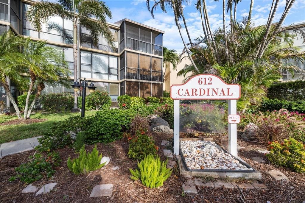 Foto principal - 612 Bird Bay Dr S