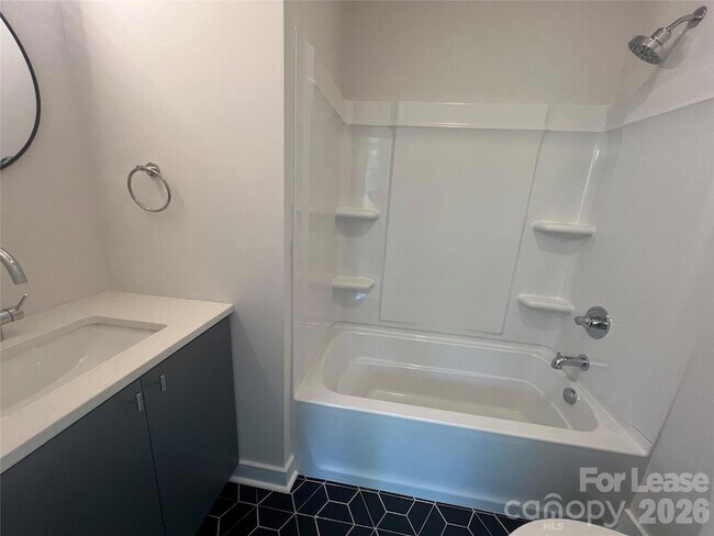 Foto del edificio - 1356 Briar Creek Rd